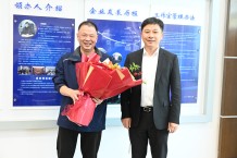诸暨市市委副书记周春赴申发轴瓦慰问省劳模许永利